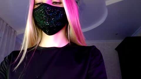 Lily online show from August 3, 6:04 pm