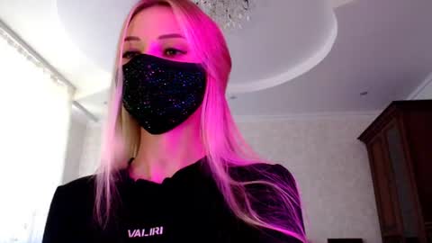 Lily online show from August 5, 12:03 pm