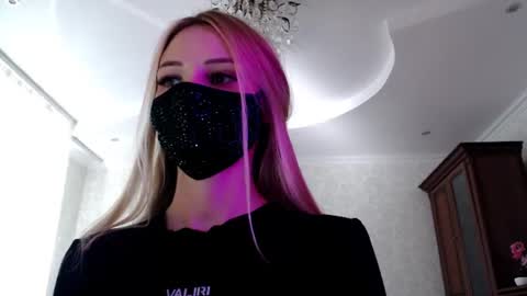 Lily online show from August 5, 2:15 pm