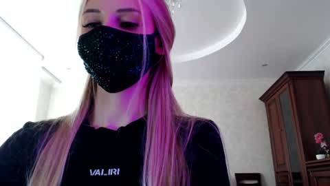 Lily online show from August 5, 4:27 pm