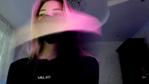 Lily online show from August 5, 5:33 pm