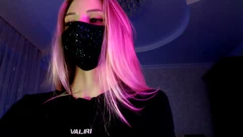 Lily online show from August 5, 6:39 pm