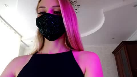 Lily online show from August 6, 1:32 pm