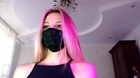 Lily online show from August 6, 3:44 pm