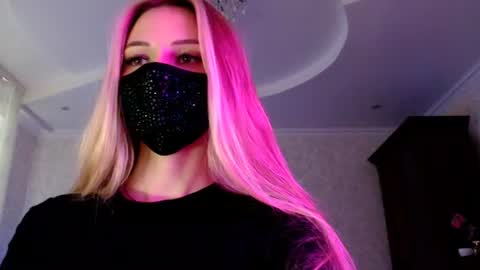 Lily online show from August 7, 3:56 pm