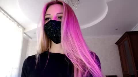 Lily online show from August 8, 2:06 pm