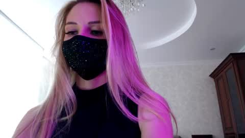Lily online show from August 9, 2:40 pm