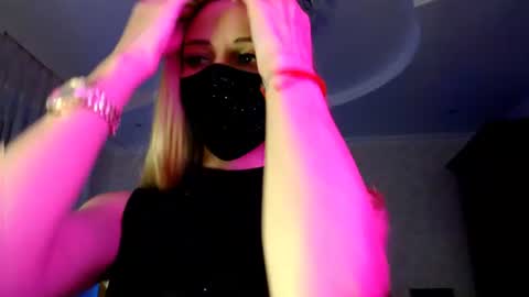 Lily online show from August 9, 7:04 pm