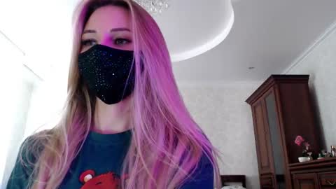 Lily online show from August 14, 3:04 pm