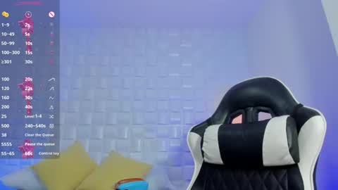 iris_torrez online show from August 14, 4:32 pm