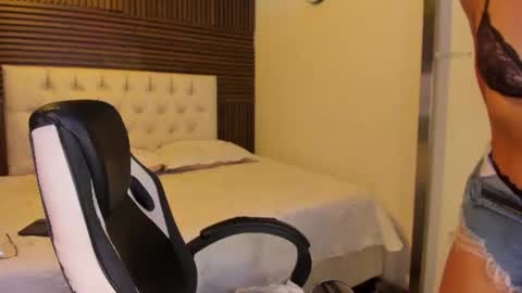 Iris Fyre  online show from June 26, 12:52 pm