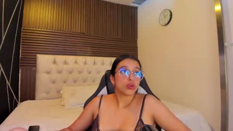 Iris Fyre  online show from June 26, 5:16 pm