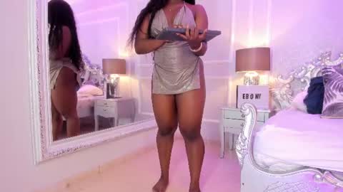 irisjones_ online show from August 6, 6:29 pm