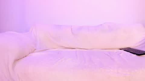 irisjones_ online show from August 15, 4:44 pm