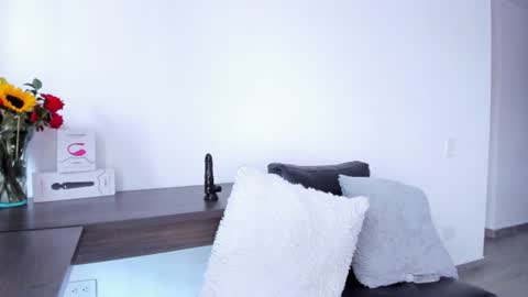iris online show from August 13, 12:19 pm
