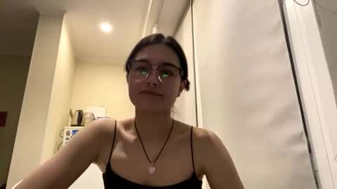 irisss31 online show from May 15, 7:36 pm