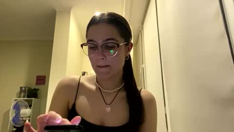 irisss31 online show from May 25, 7:15 pm