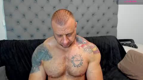 ironhulk22 online show from June 20, 1:55 pm