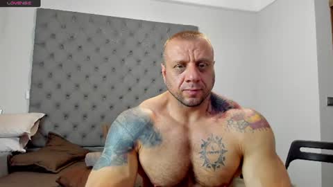 ironhulk22 online show from June 24, 9:55 am