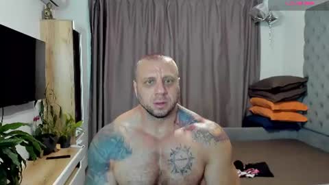 ironhulk22 online show from July 8, 11:58 am