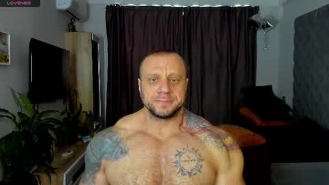 ironhulk22 online show from July 15, 11:00 am