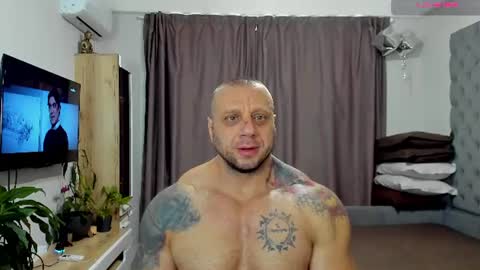 ironhulk22 online show from July 25, 9:35 am