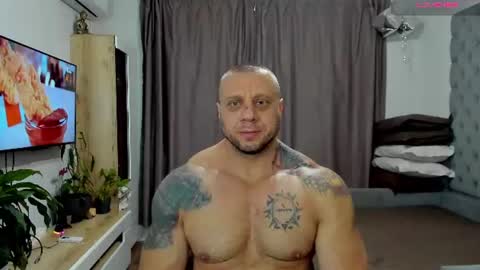 ironhulk22 online show from July 25, 10:41 am