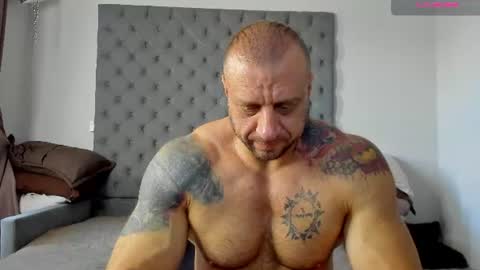 ironhulk22 online show from August 10, 9:22 am