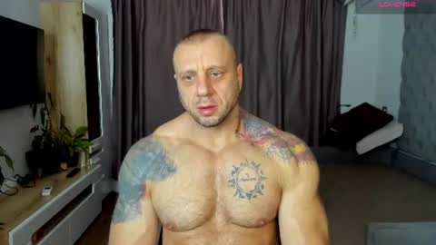 ironhulk22 online show from August 14, 9:13 am