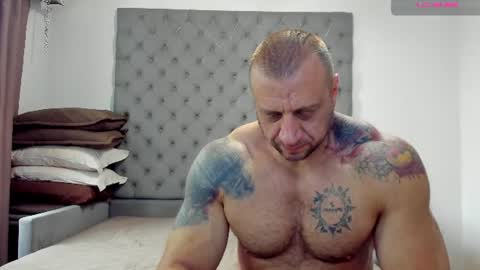 ironhulk22 online show from August 15, 12:09 pm