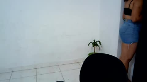 isa_bellaxx23 online show from August 17, 1:21 am