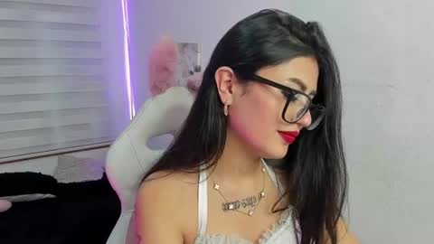 isa_bonny_ online show from August 14, 5:05 pm