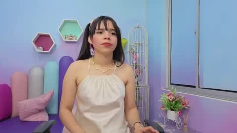 Isaa Skinny  online show from August 9, 7:09 am