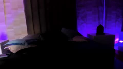 isaac_grey_ online show from August 3, 6:31 am
