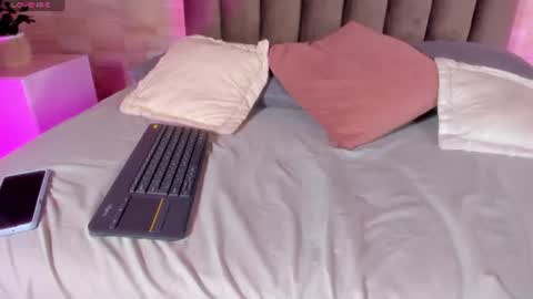 isaac_grey_ online show from August 5, 2:53 am