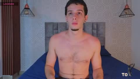 isaacblaze  online show from August 14, 3:43 am