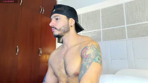 Isaac Surez online show from August 6, 11:53 am