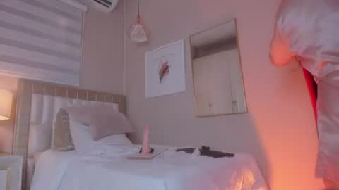 isabela__x online show from August 1, 6:14 pm
