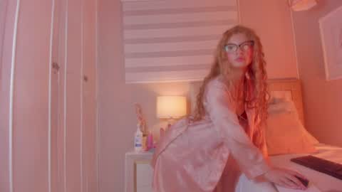 isabela__x online show from August 4, 11:40 am