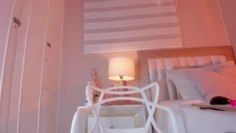 isabela__x online show from August 4, 12:46 pm