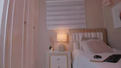 isabela__x online show from August 8, 6:08 pm