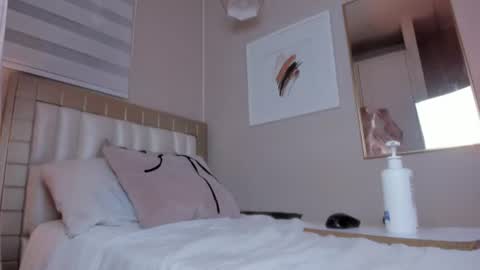 isabela__x online show from August 14, 12:53 pm