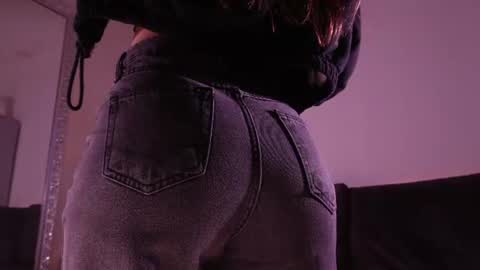 Isabela online show from August 10, 11:55 am