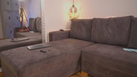 Isabela online show from August 14, 1:59 pm
