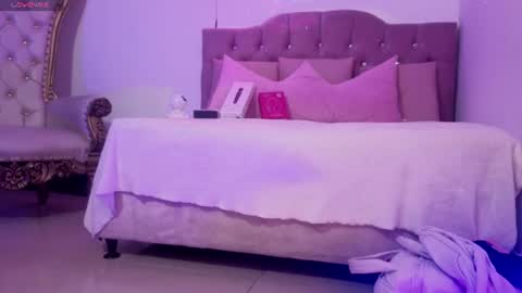 ISABELA  online show from August 14, 11:36 am