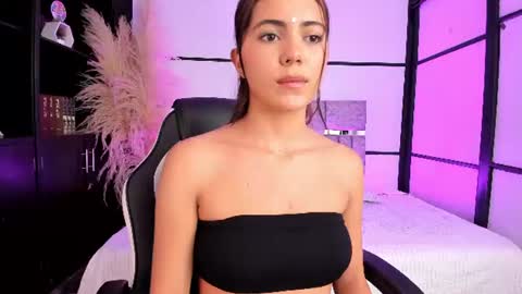 Isabela Wolf online show from July 25, 8:13 pm