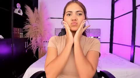 Isabela Wolf online show from July 25, 10:25 pm