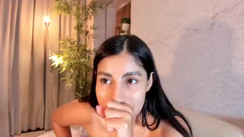 isabelastefano online show from August 1, 7:25 am