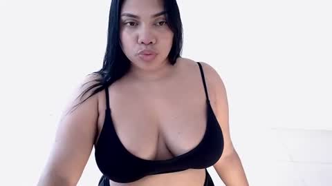 isabelateran online show from August 5, 6:39 pm
