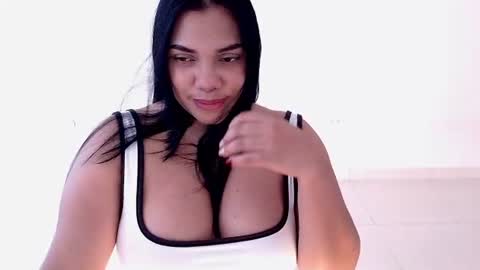 isabelateran online show from August 11, 8:11 pm
